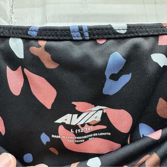 3 pair athletic leggings with side pockets. women's large. - Picture 5 of 6